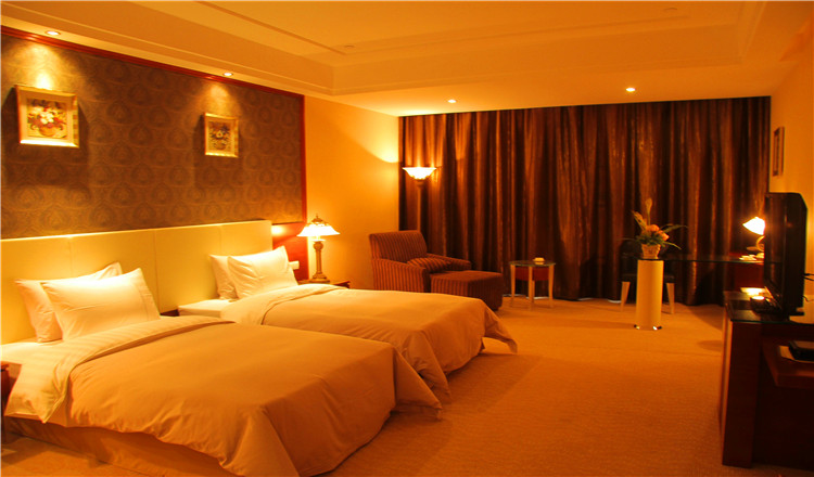 东莞喜悦酒店标准房 玻璃桥 龙凤山庄观光 梦幻乐园(婚庆浪漫游乐主题