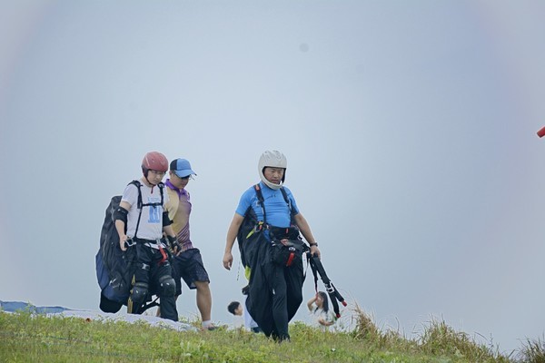 合肥也可以玩滑翔伞,就在肥东青阳山!