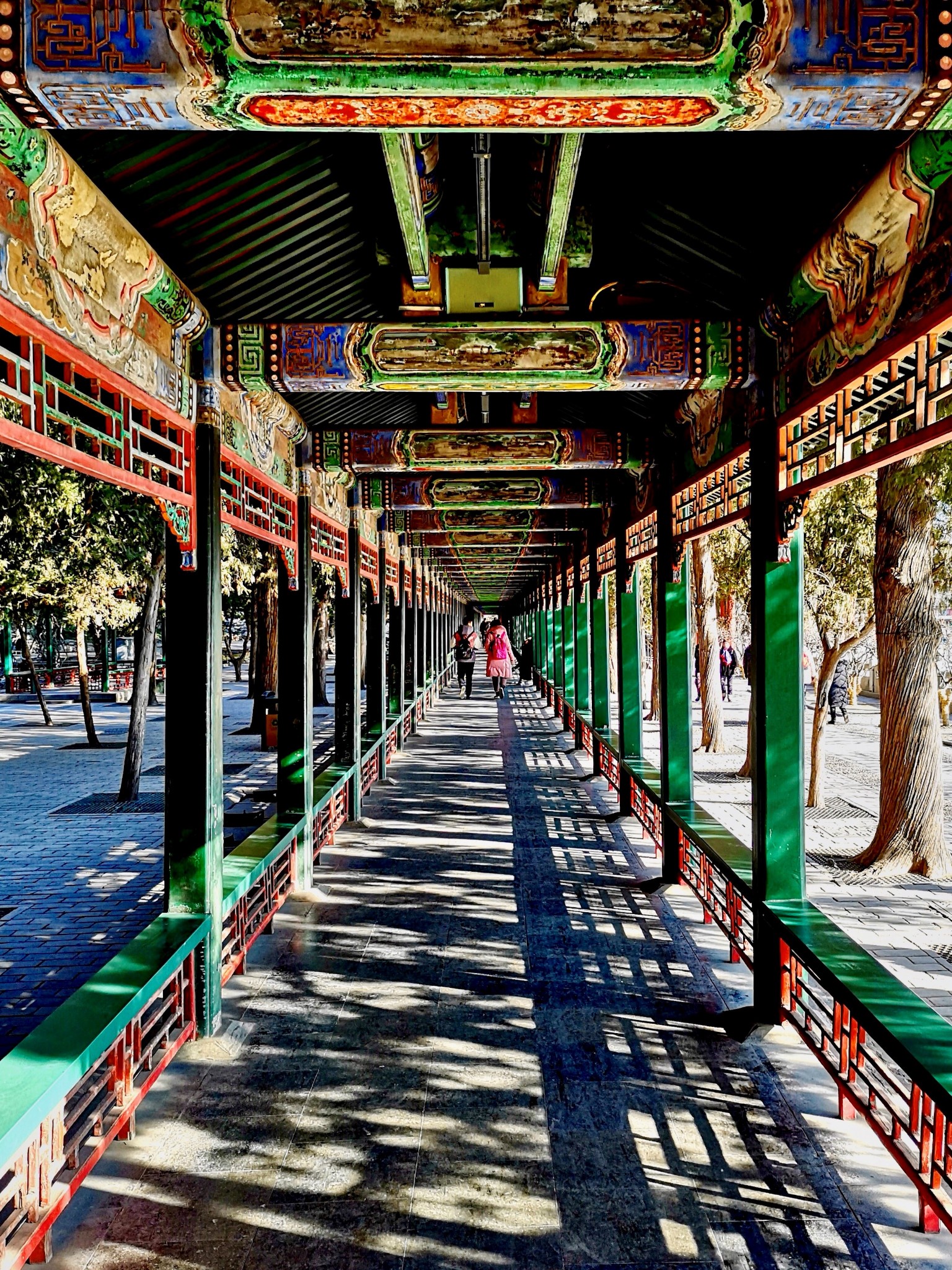 快步欣赏颐和园长廊的"攻略"