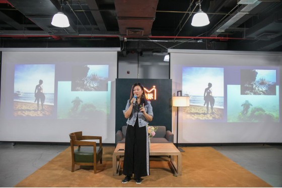 在杜马盖地潜水的时候,恰逢刘笑嘉的生日,他的潜水教练从护照中得知了