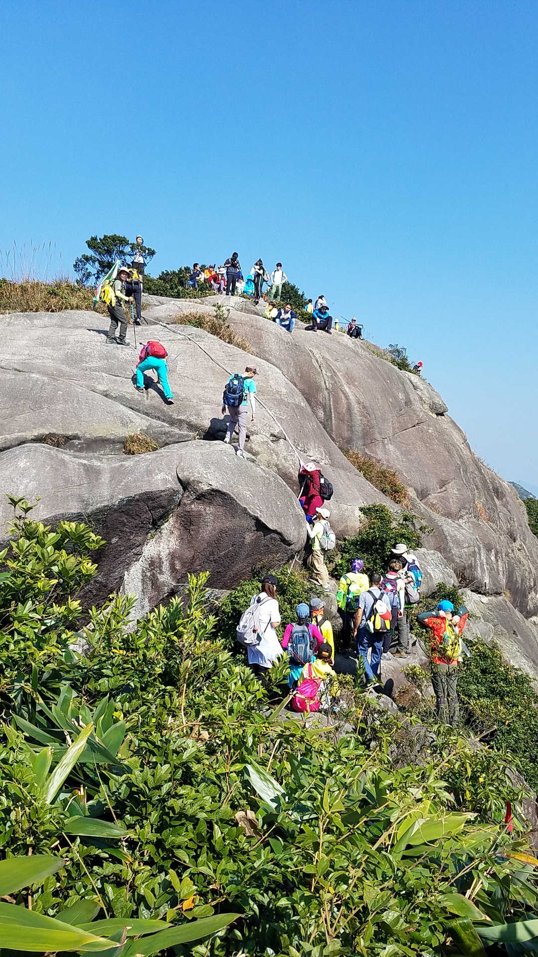 户外徒步从化登老虎头五指山穿越风光在险峰