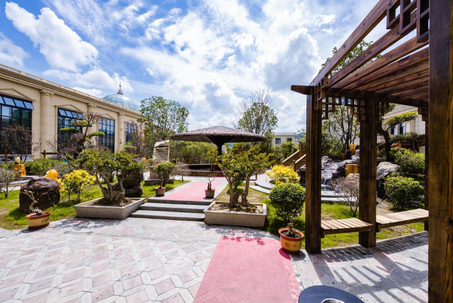 长白山乐高美温泉度假酒店