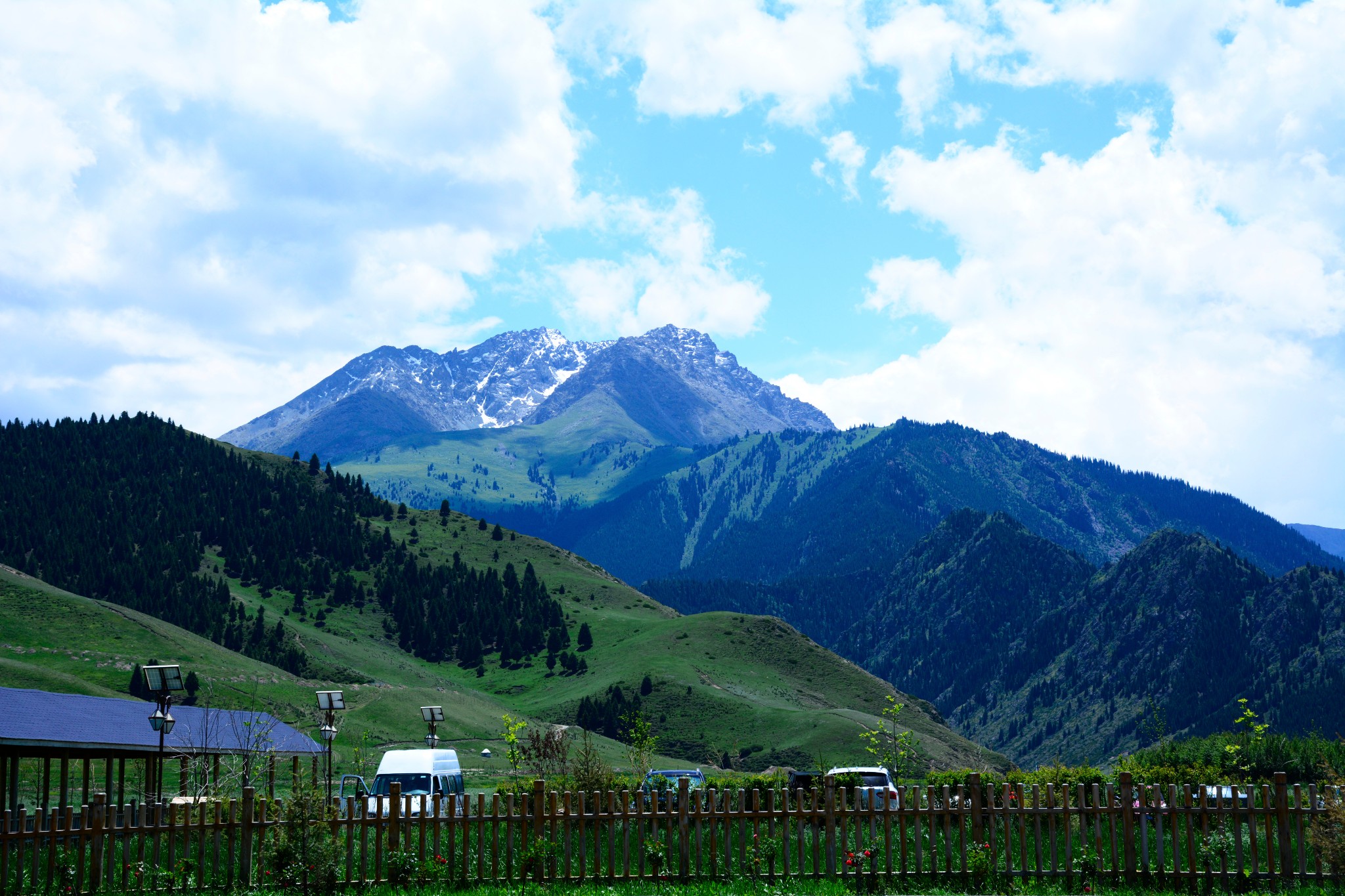 六月,雪山與鮮花並存的新疆,新疆旅遊攻略 - 馬蜂窩