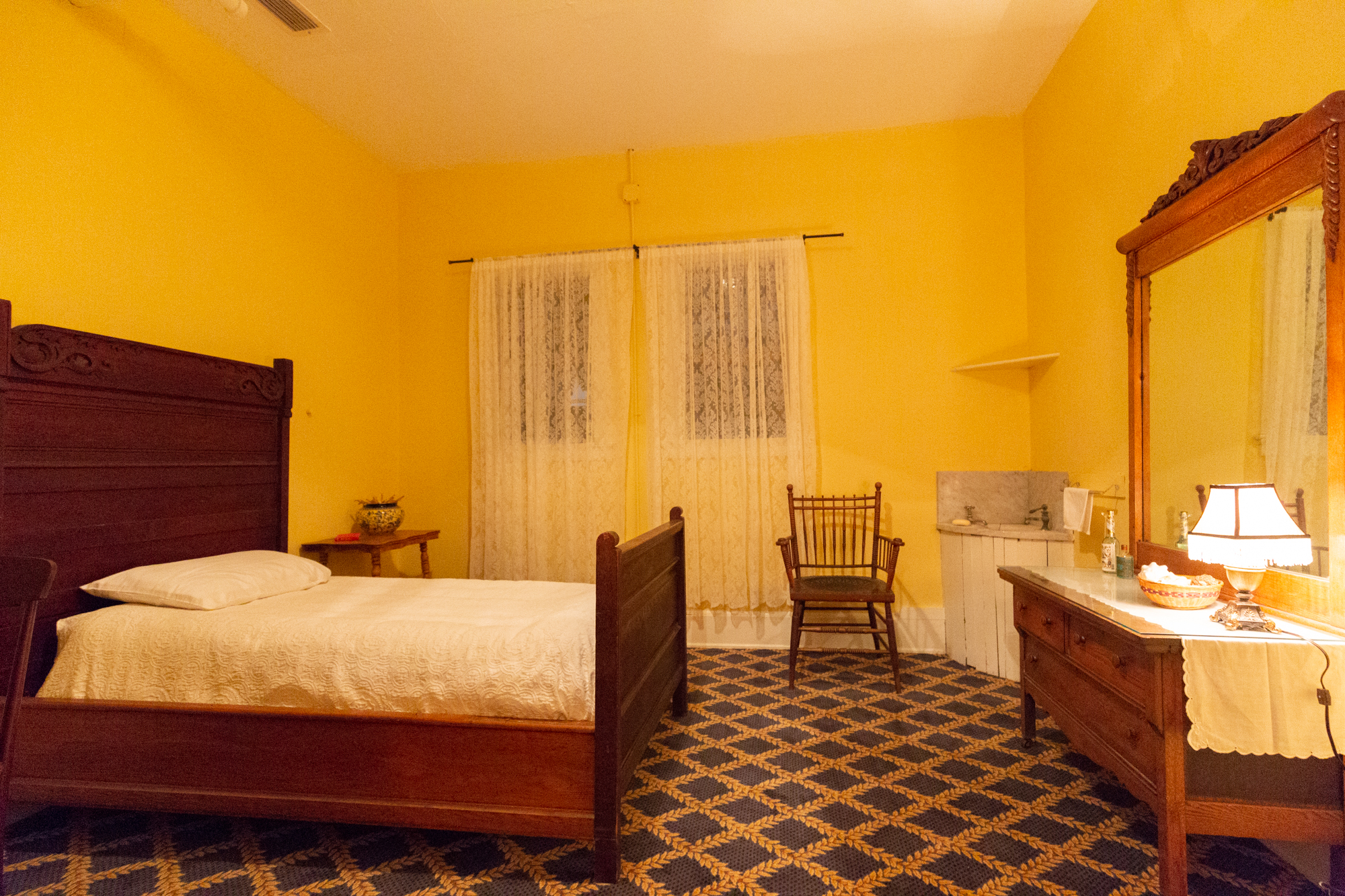 这一部分是不对外开放的佣人房.感觉还不错啊