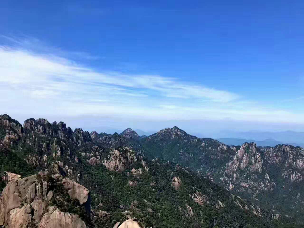 立馬峰:立馬峰大石壁位於登山途中,由慈光閣前行約五華里的立馬橋頭