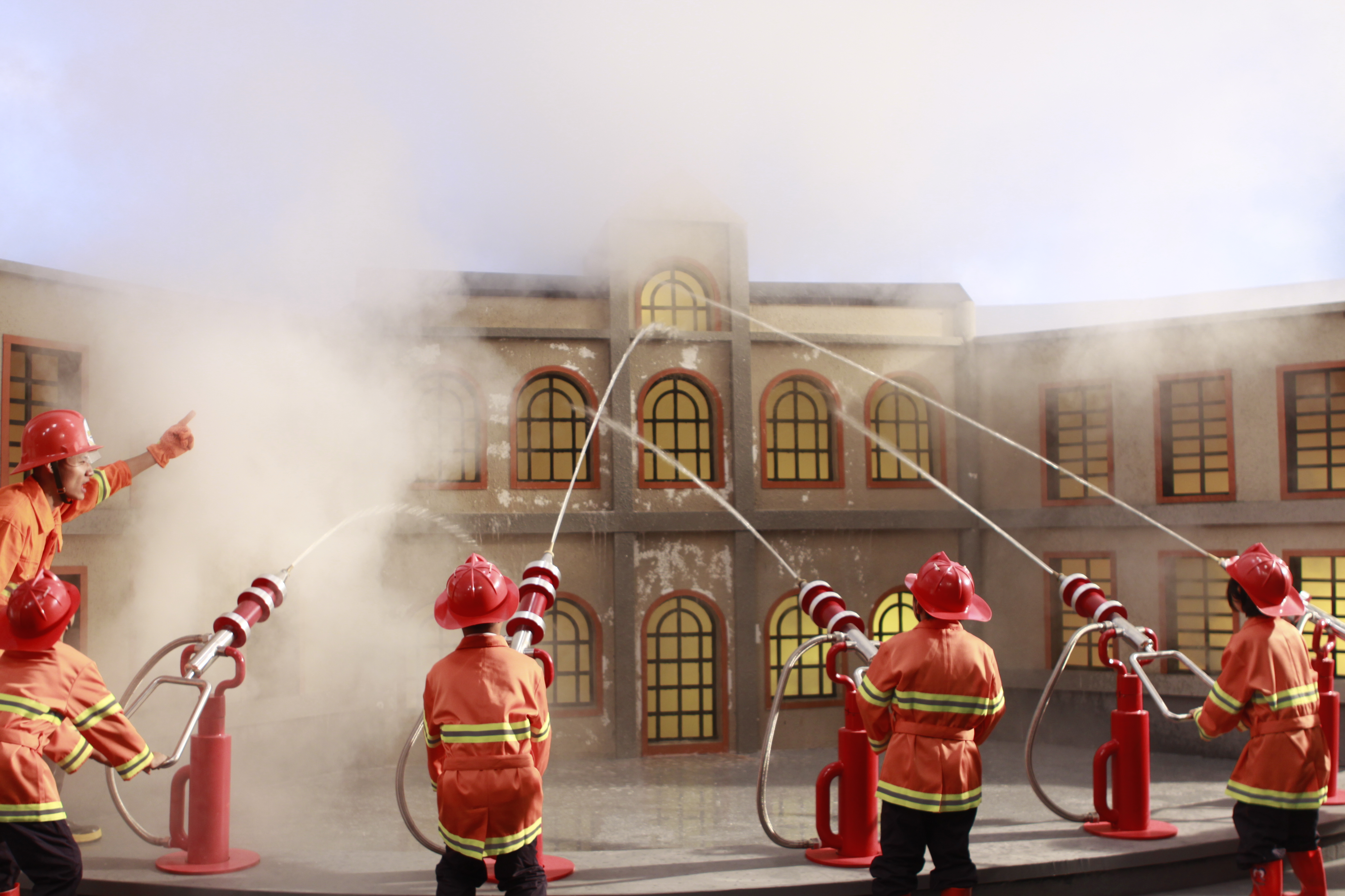 城市 体验不同的角色扮演 华侨城集团旗下的新型儿童职业体验乐园)