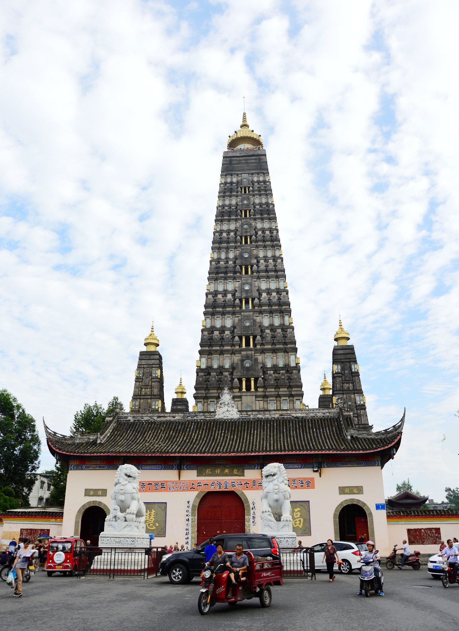【成都】彭州龙兴寺——城市里的千年古刹_游记