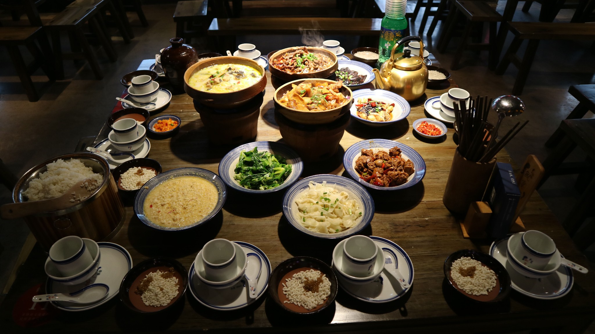               :赶年宴.by 秀山水