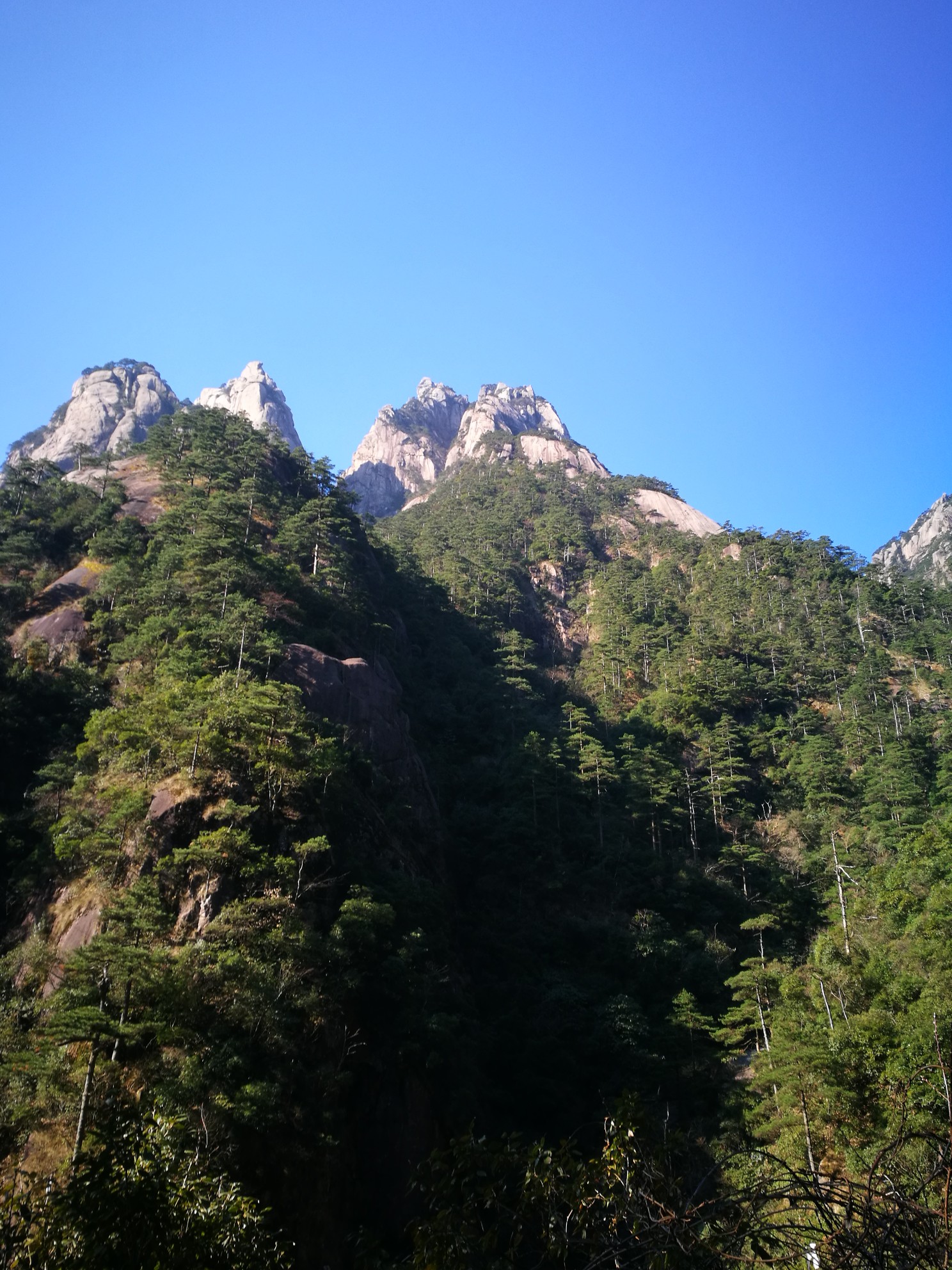 从早上到晚上黄山游玩,确实很累,晚上留宿山上