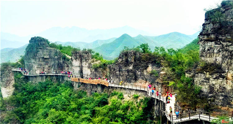 國慶假期河北保定易水湖狼牙山唐堯古鎮2日遊行走在赤壁外景的拍攝地