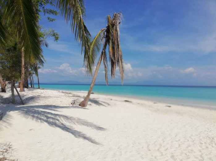 美人鱼岛的岸边干净吗?沙滩怎么样?