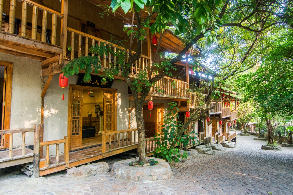 优惠大促 清远英德九州驿站天门沟树上温泉树屋村纯玩2天1夜  2人无限