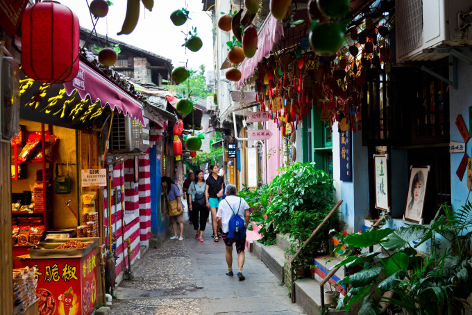 重庆旅游打卡网红景点 wKgBEFtfKUuAGKzxAA5hNY3D77M20.jpeg?imageView2%2F2%2Fw%2F680%2Fq%2F90%7CimageMogr2%2Fstrip%2Fquality%2F90