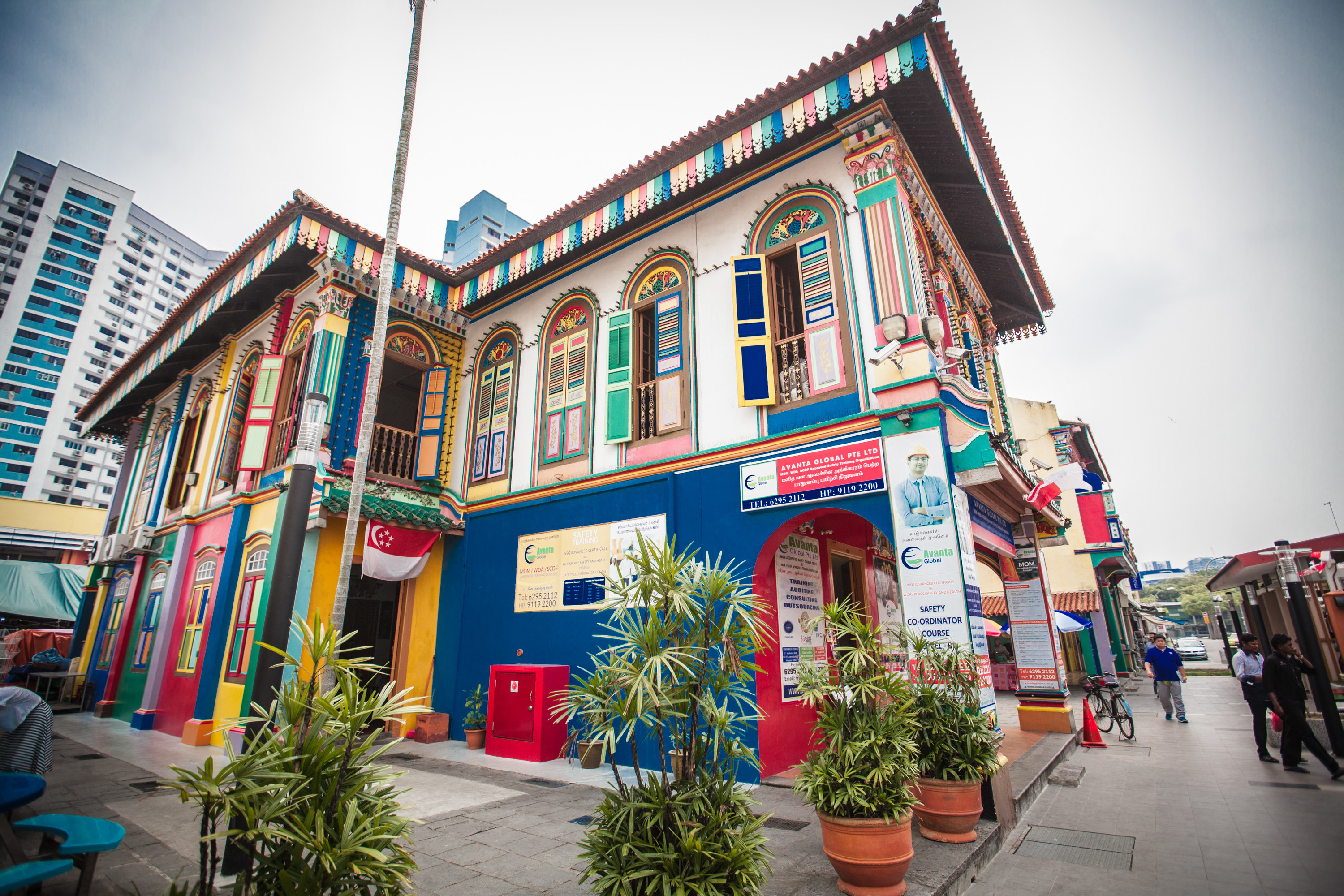 格南是新加坡穆斯林的聚居区,位于bugis地铁站的东北方,与victoria街