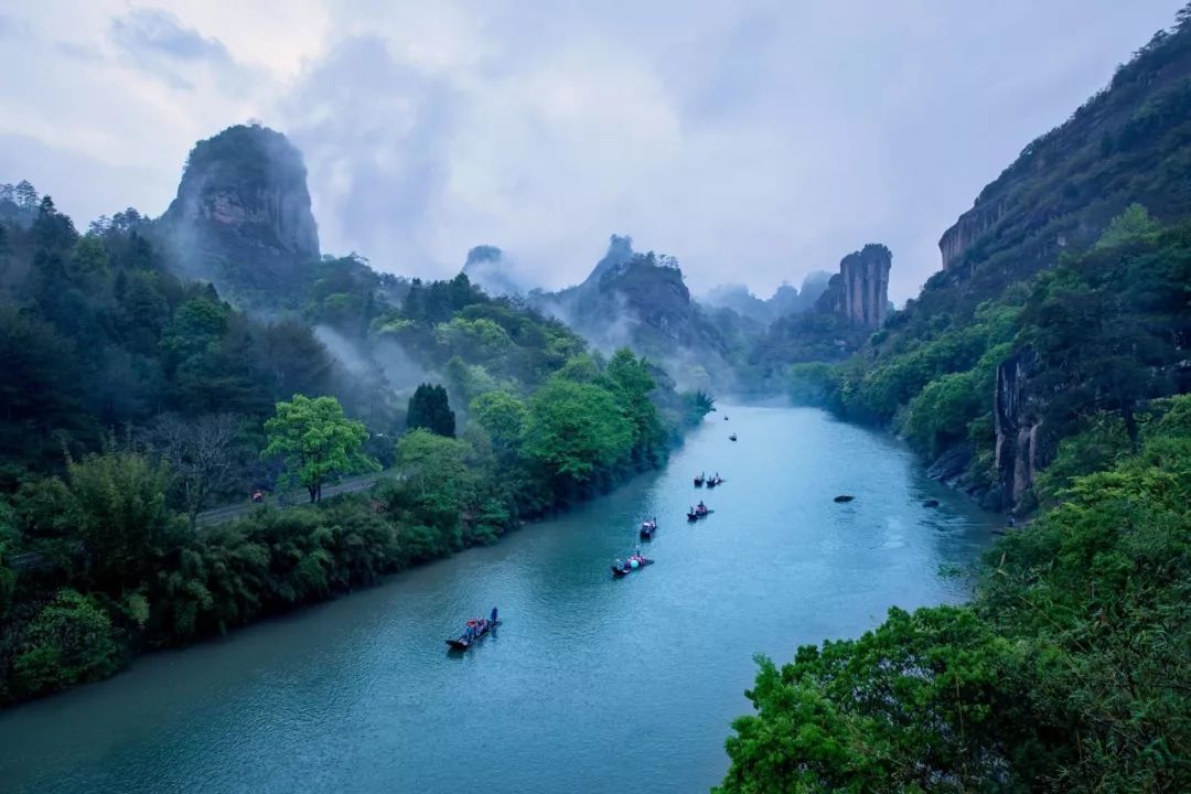 千万年后,劈山裂谷 造就大大小小的河谷(武夷山九曲溪,摄影师@雾雨