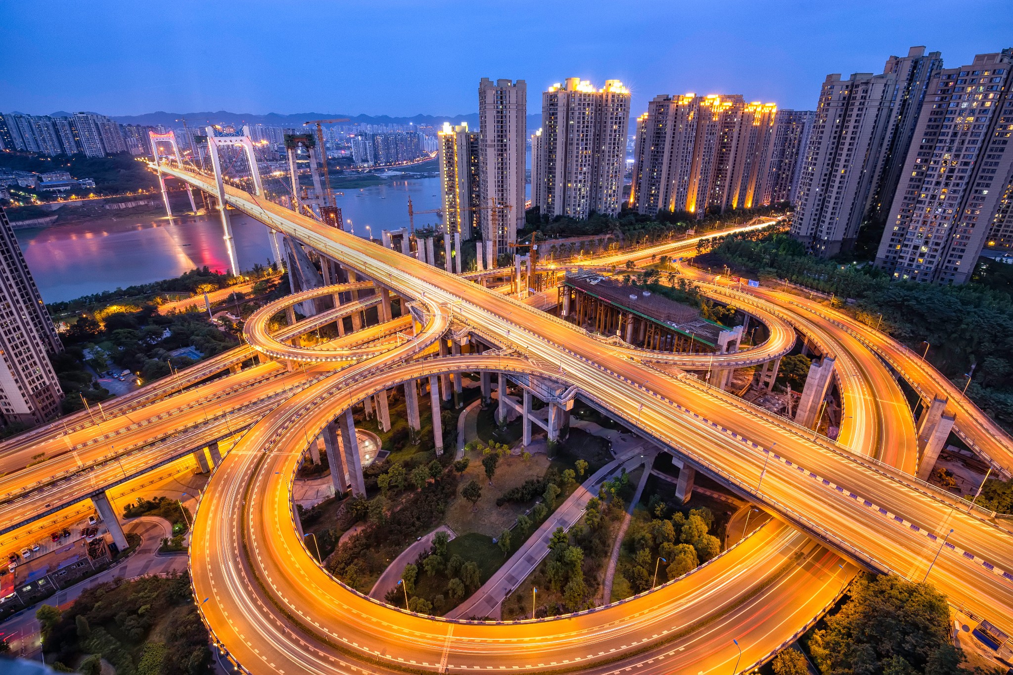 毕业季去抖音网红山城:重庆,魔幻洪崖洞,磁器口,火锅,穿墙过轻轨,涂鸦