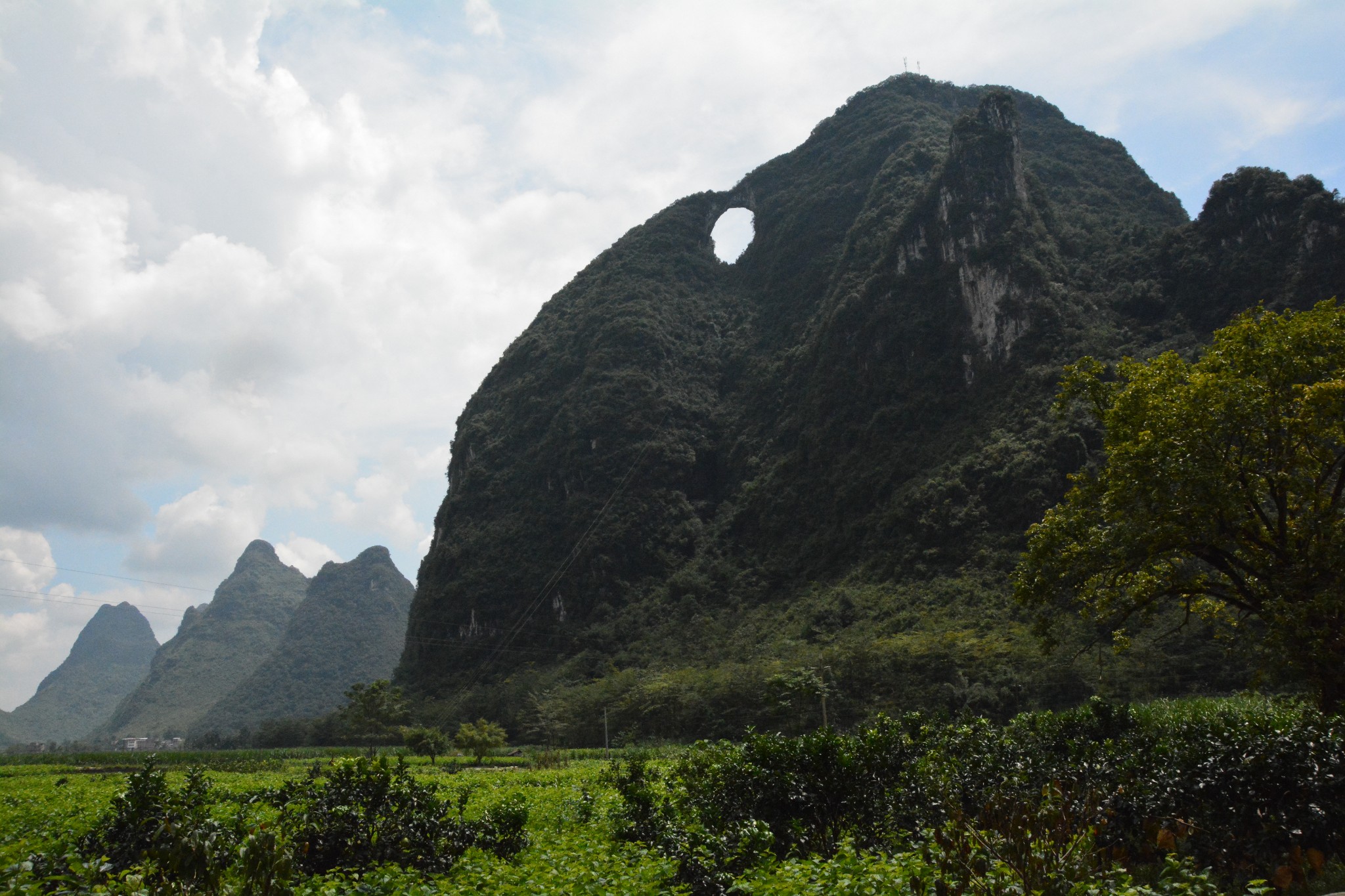 【东兰景点图片】月亮山