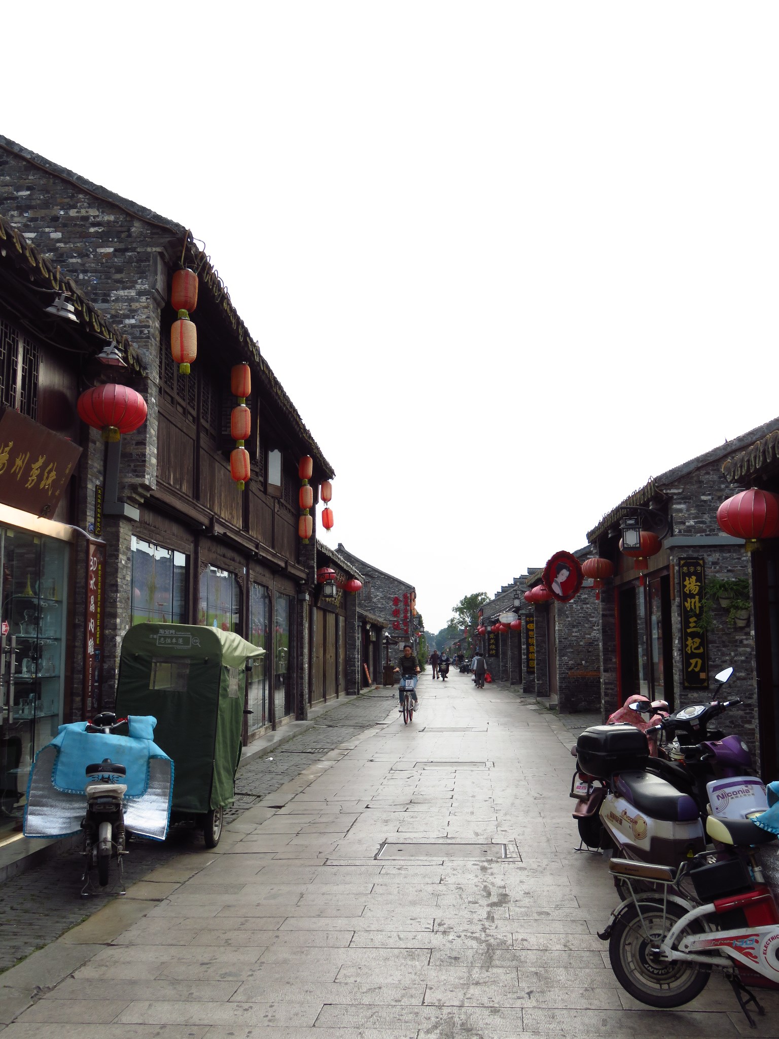 秋声无觅处,漫步扬州城