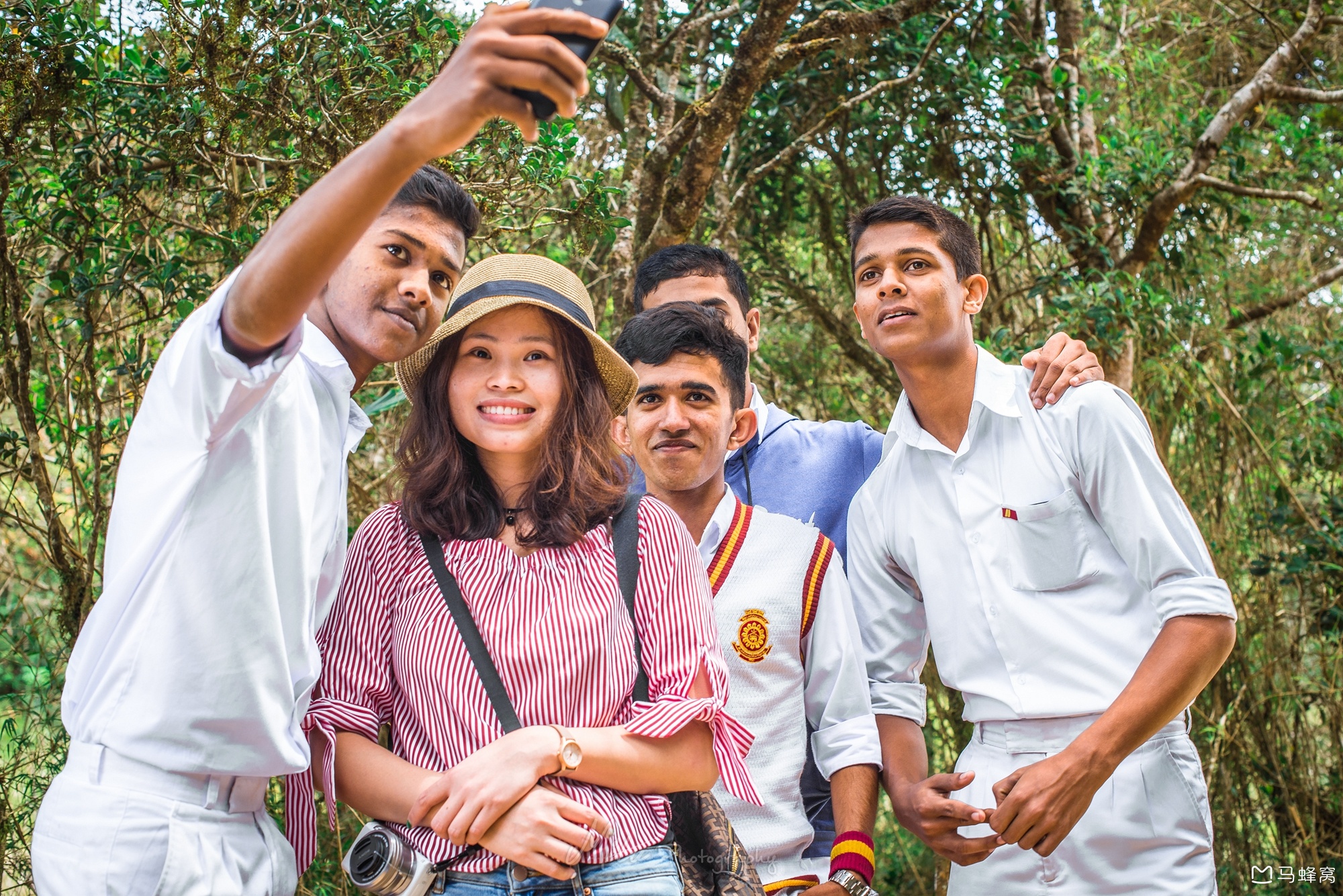 你在国外旅行的时候,拍到过哪些令人惊艳的漂亮宝宝?美女帅哥也行.