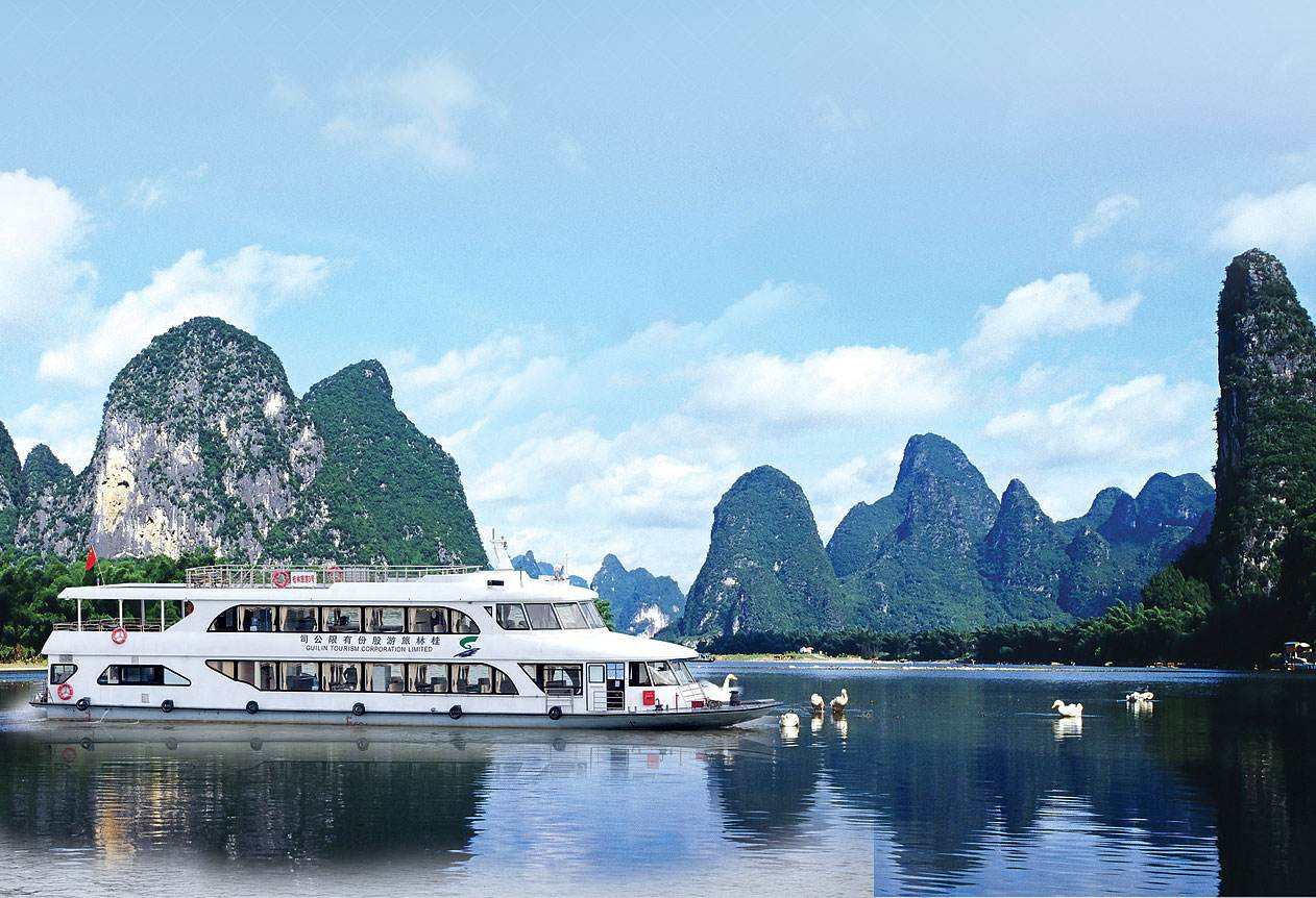 漓江游船：一叶扁舟带你穿越千年的诗意
