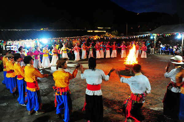 摩梭传统篝火晚会