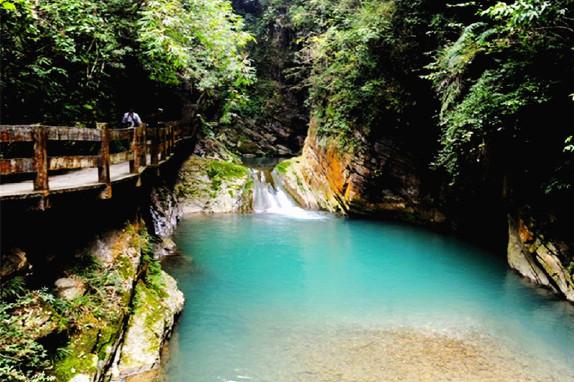 重庆巴士4日游(武隆天生三桥龙水峡地缝 仙女山 赏名山胜水 睡到自然