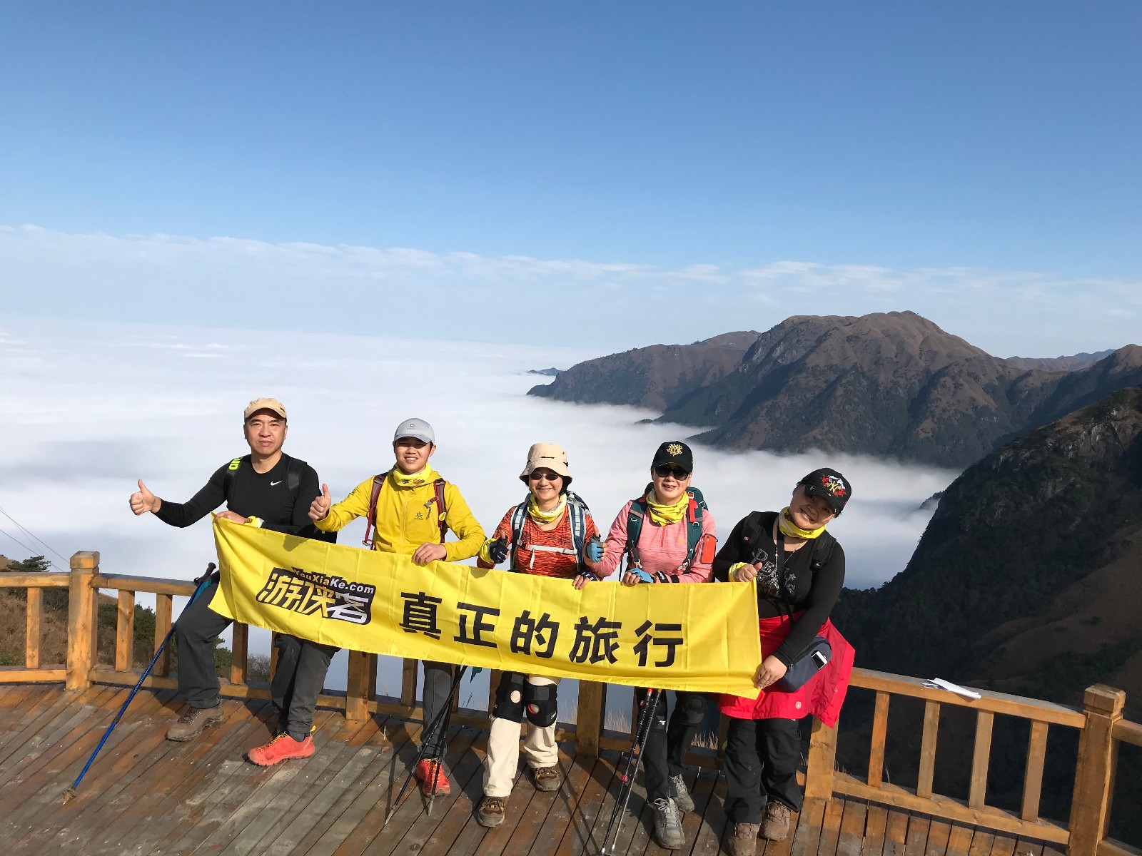 萍鄉站到武功山大約還需要50-60公里, 火車站門口有直達武功山