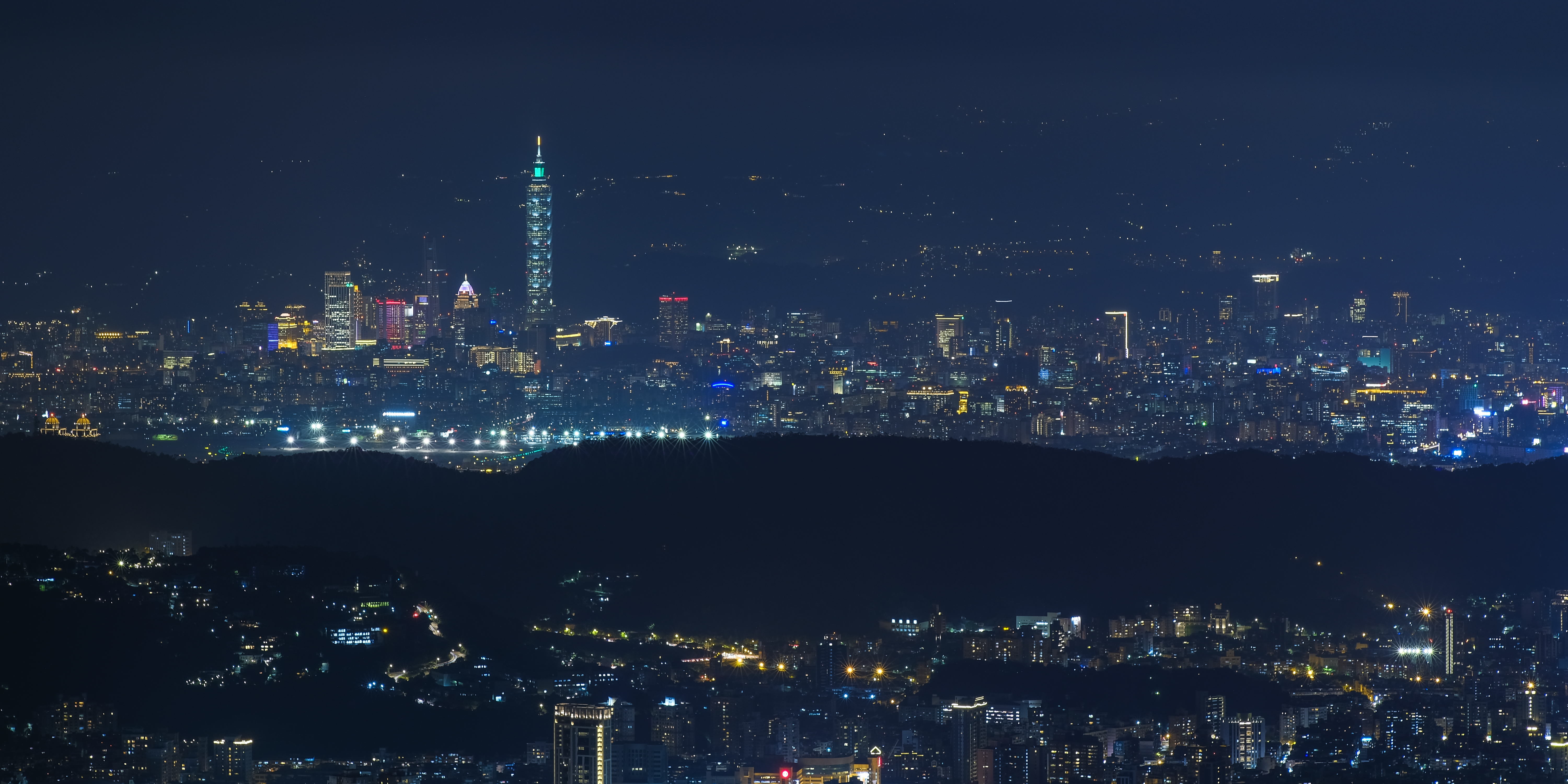 台北交通接驳车台北101西门町解锁台北夜景逛夜市品美食