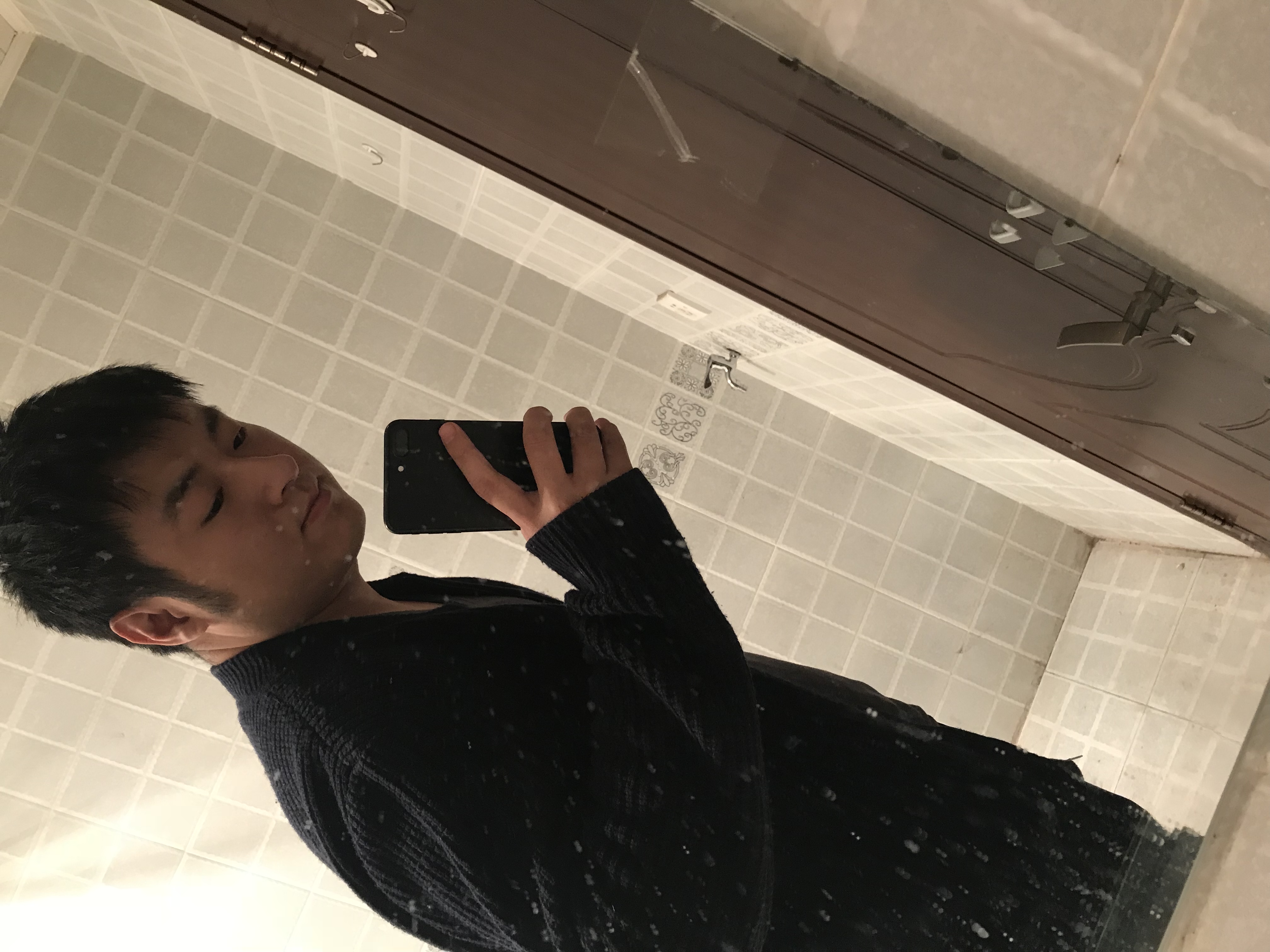 附200斤185肥仔照片一张 前几天搬离北京租房时拍的 请忽略镜子上的