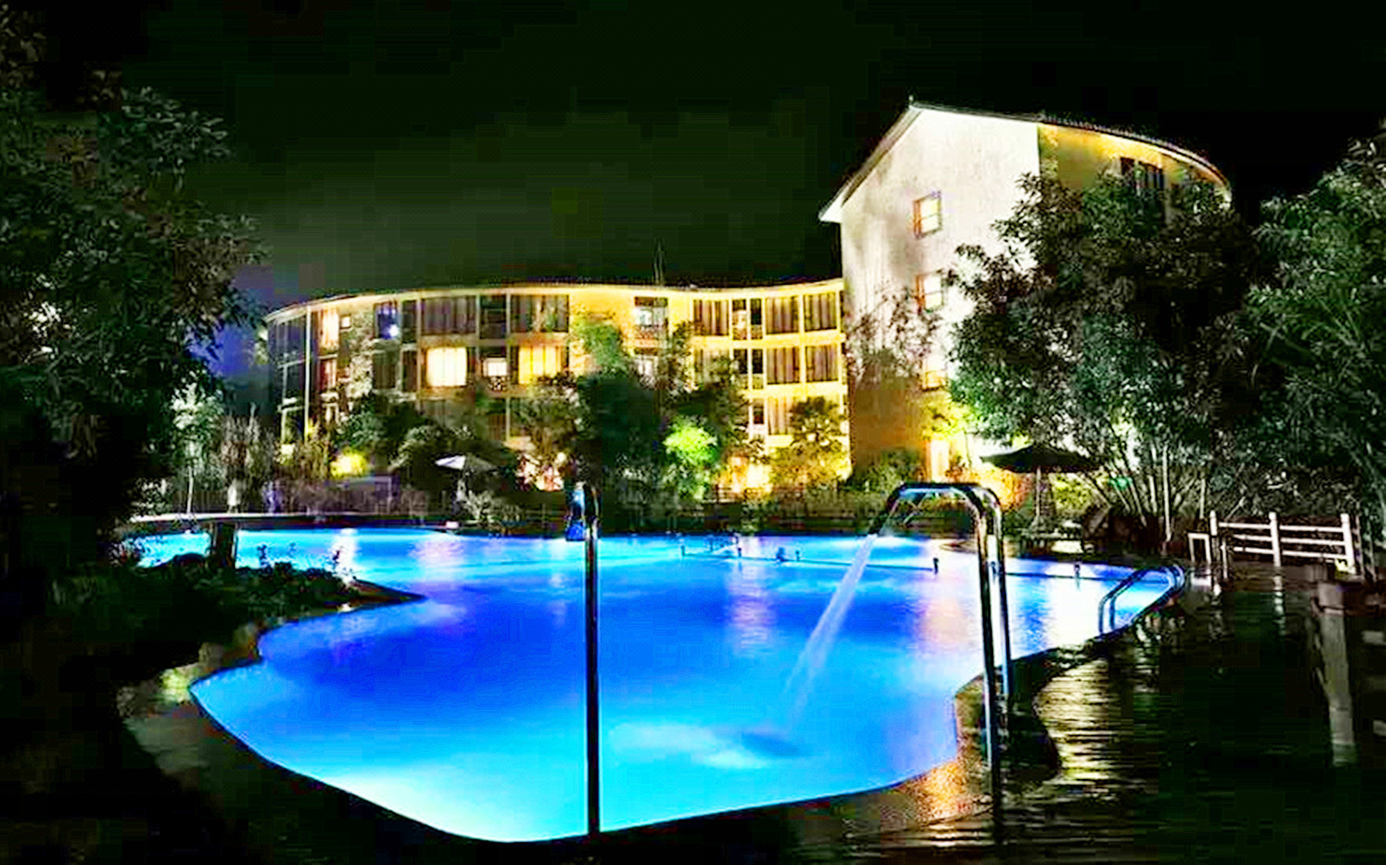 壮观德天瀑布,崇左酒店精选