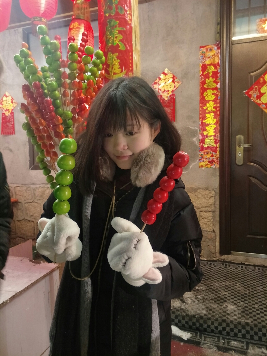 东升林场  看这糖葫芦好看不