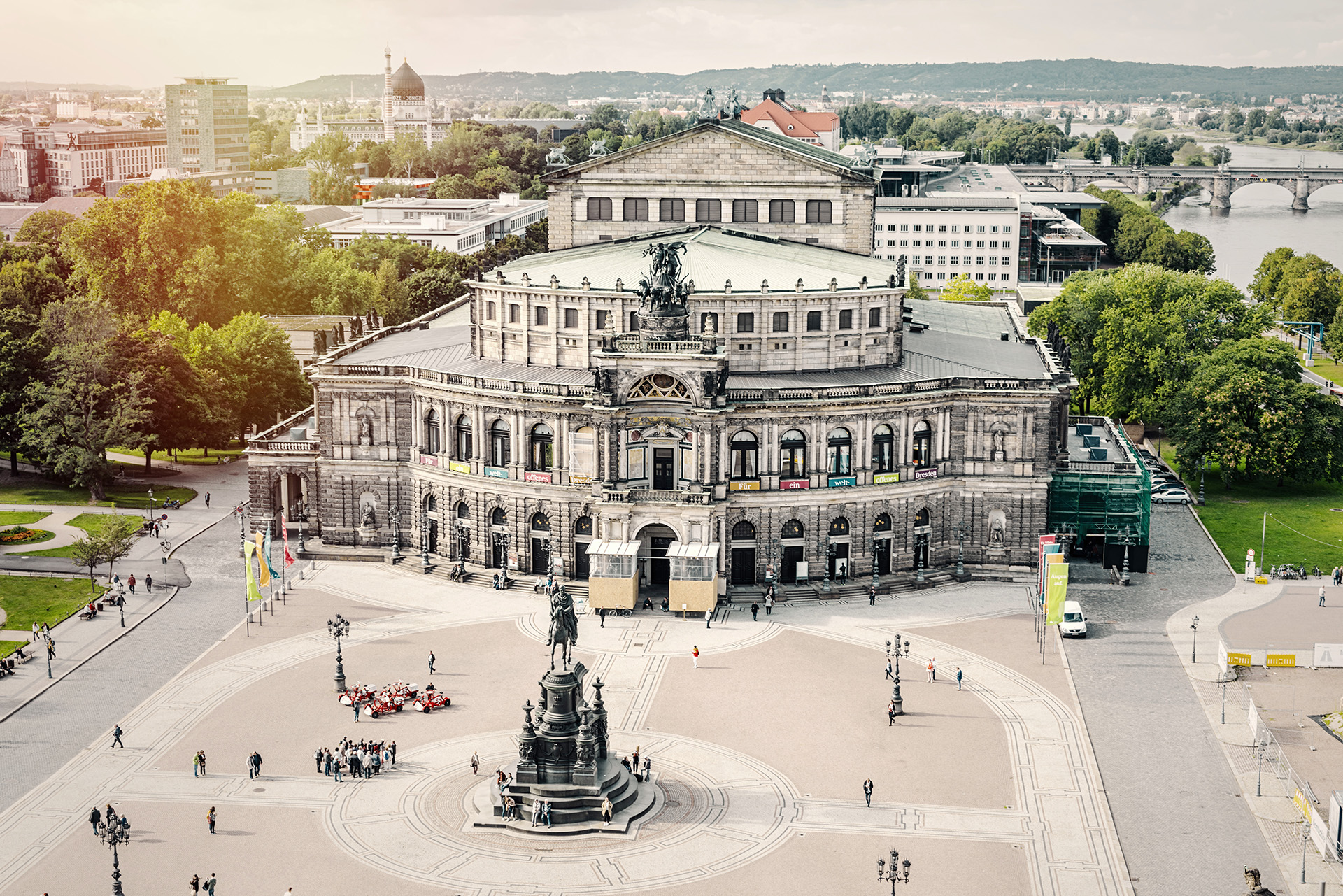 森伯歌剧院又称作塞帕歌剧院,是德累斯顿重要的城市建筑之一,建筑风格