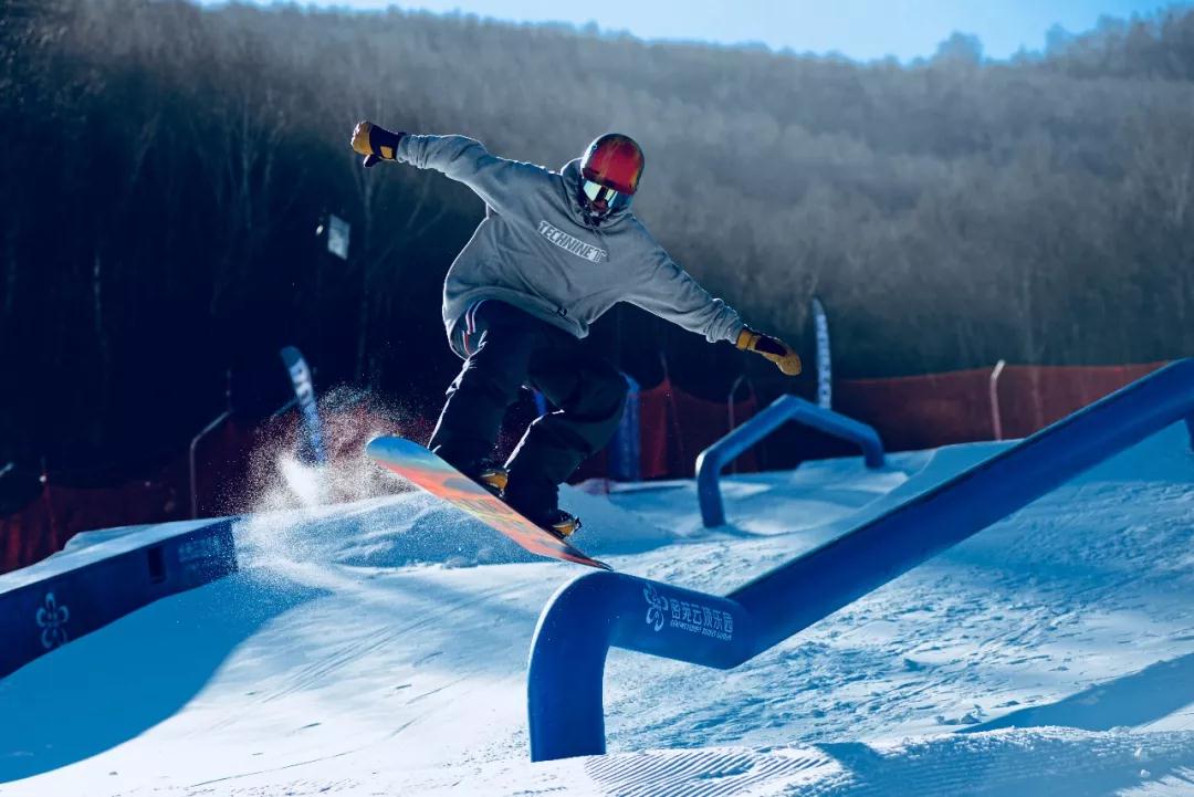 云顶滑雪场开板首滑三天三晚住宿云顶大酒店(银装素裹的北方大地 来