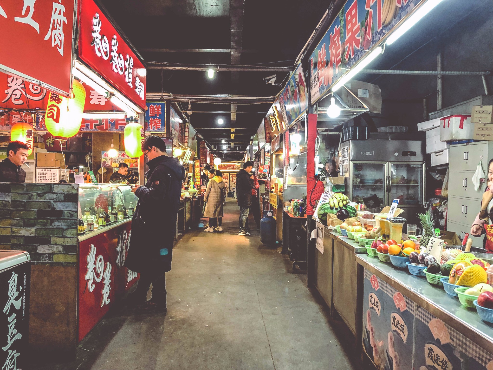 夜行成都:即將被遺忘的成都洪河半邊街夜市覓食指南