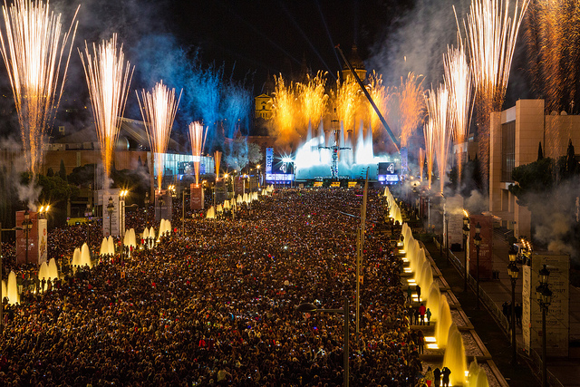 西班牙 巴塞罗那的传统跨年!