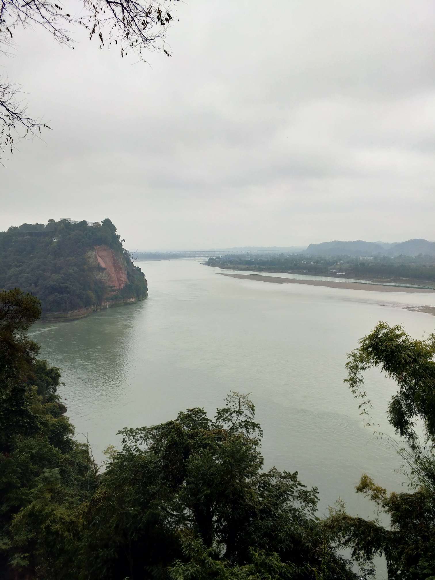 独照峨眉峰