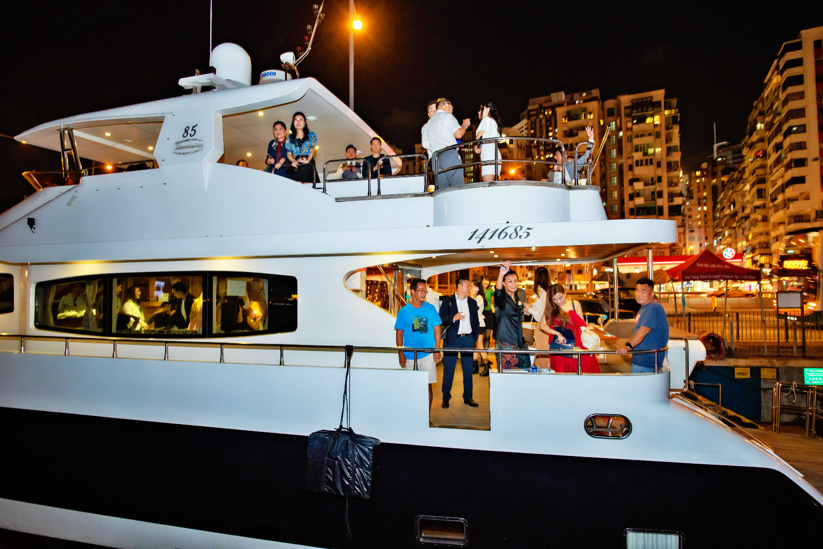 来香港参加圣诞游艇派对