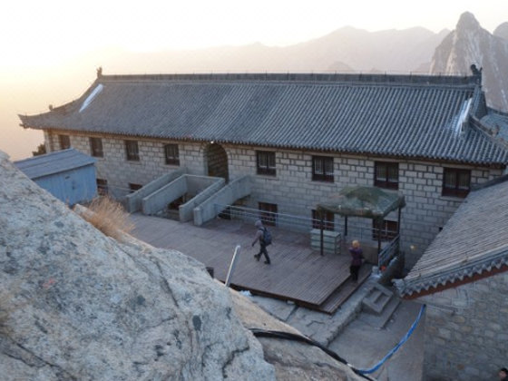 华山山顶住宿推荐,华山住宿攻略