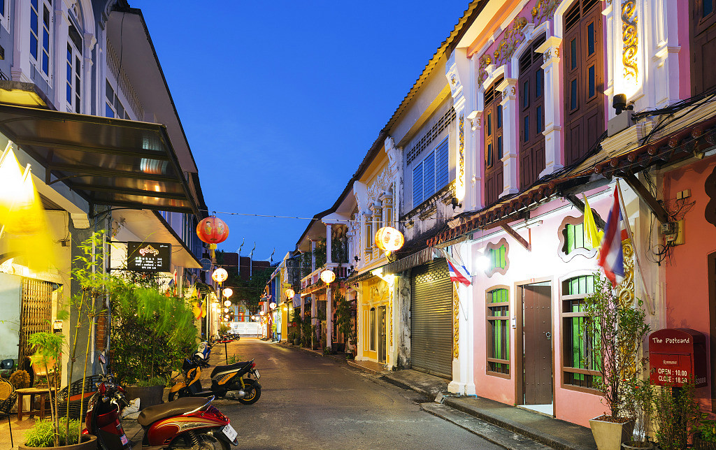 来普吉岛除了芭东热闹夜市可以体验当地生活之外还可以到老街普吉 