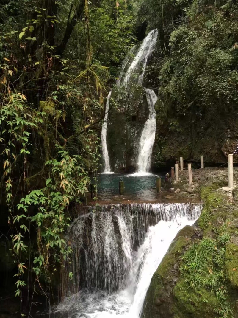 三潭雾泉:  biubiubiu,莫不是神仙居住的地方