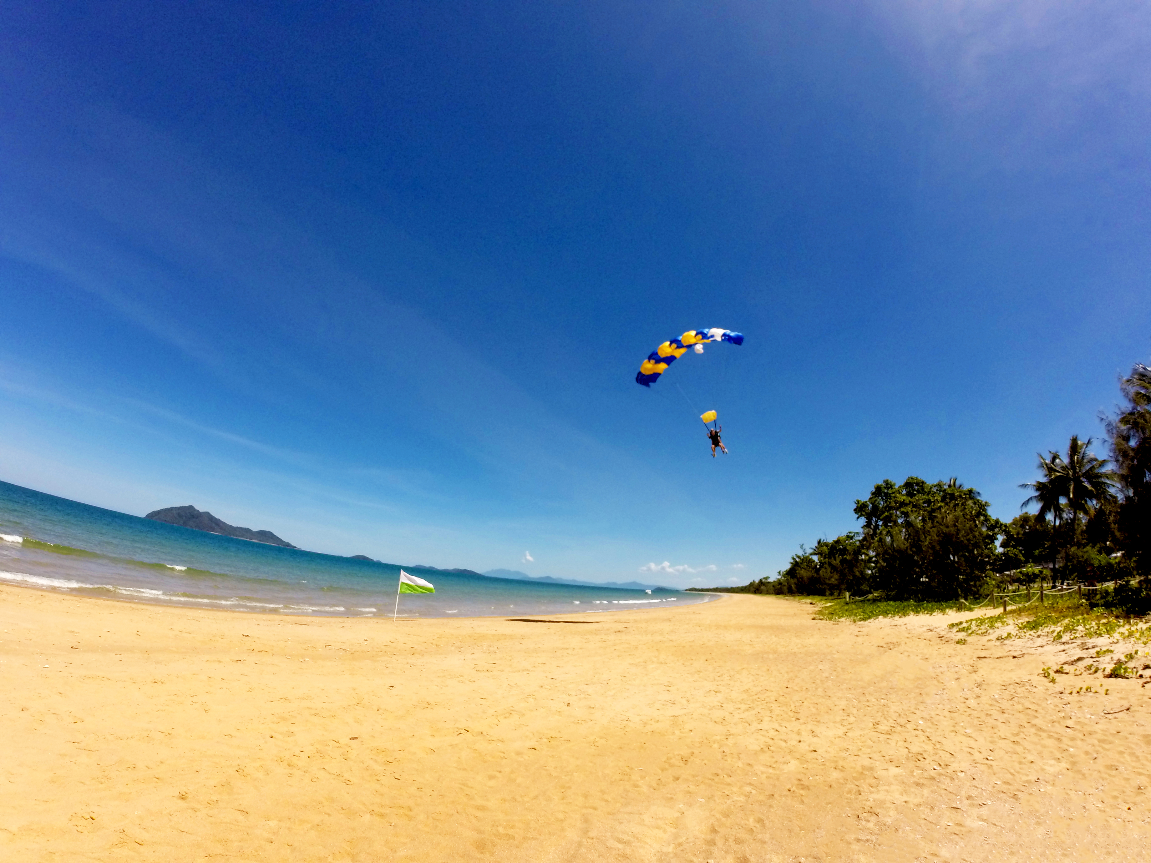 skydive系列 凯恩斯美神滩高空跳伞missionbeach(白色沙滩降落/免费