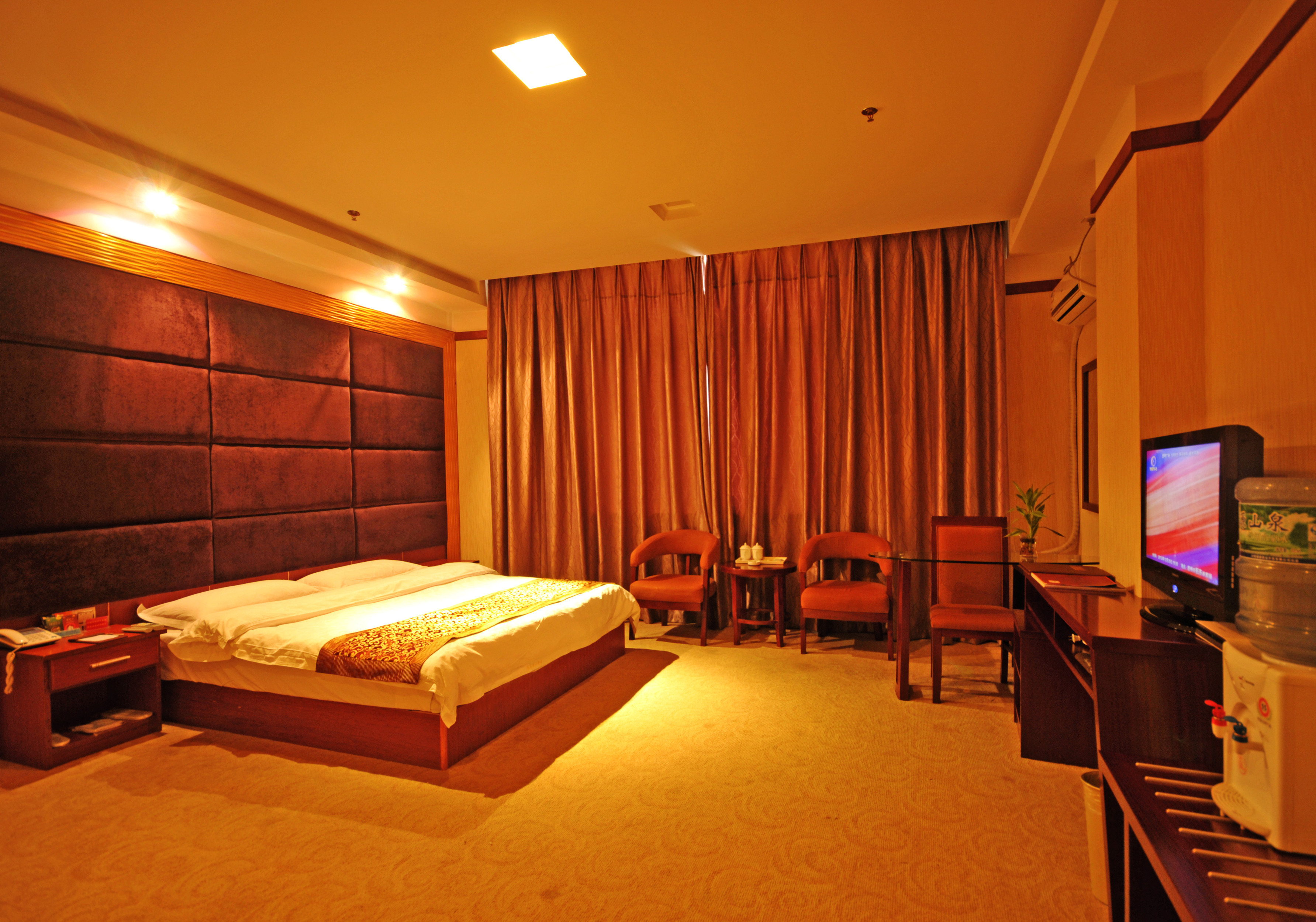 泸西雅客源酒店