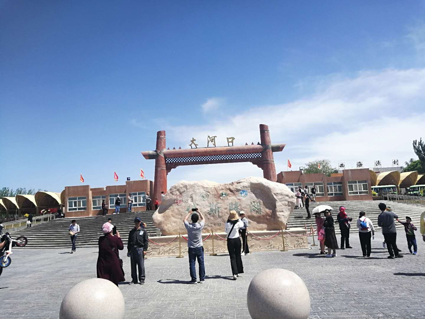 精河--赛里木湖(晚拍照赛湖日落)--住宿:赛湖(蒙古包体验当地特色)