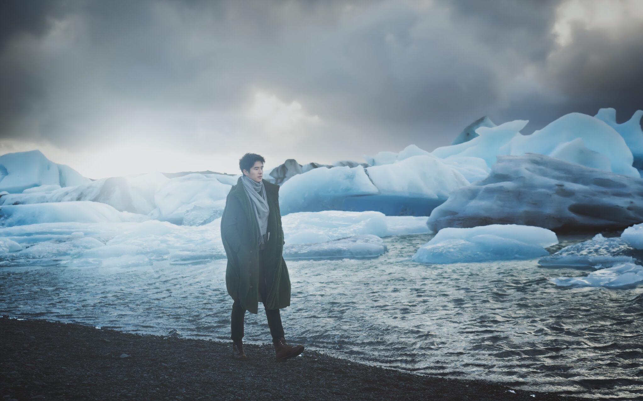              刘昊然在冰岛杰古