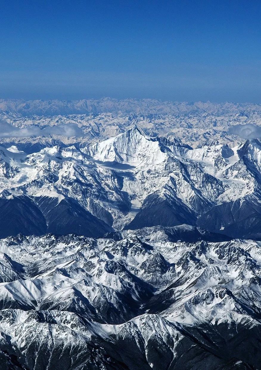 其中梅里雪山的主峰 卡瓦格博