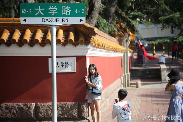 青岛网红打卡地大学路鱼山路拐角处