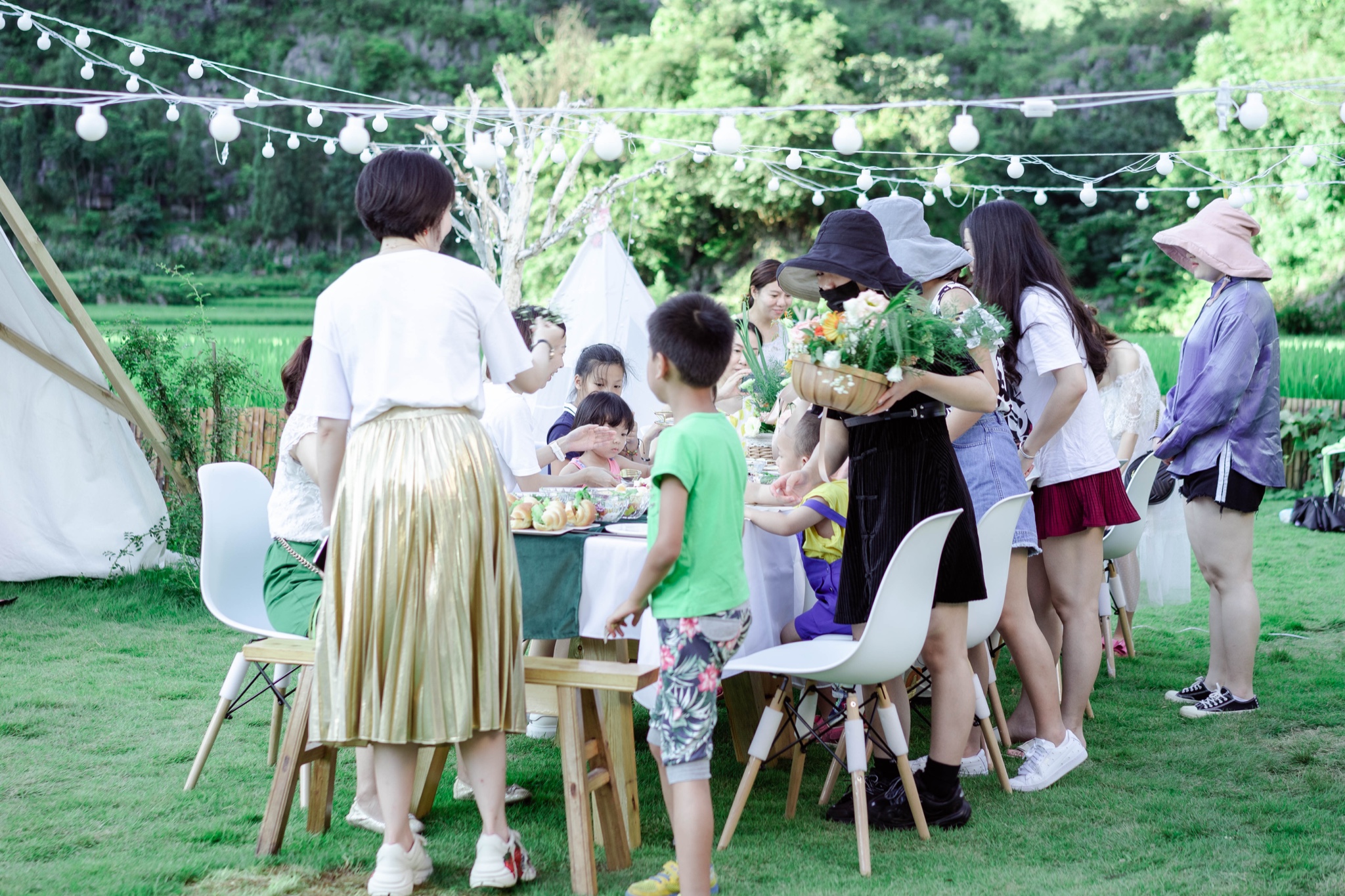 稻田边的草地派对丨这才是向往的夏天