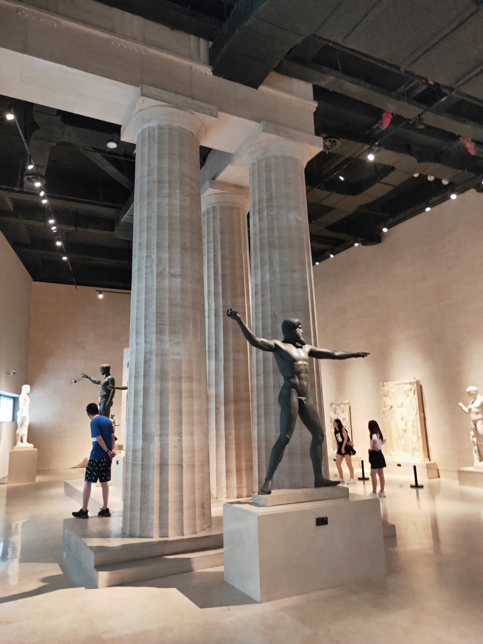       图64  希腊雕塑艺术馆展厅