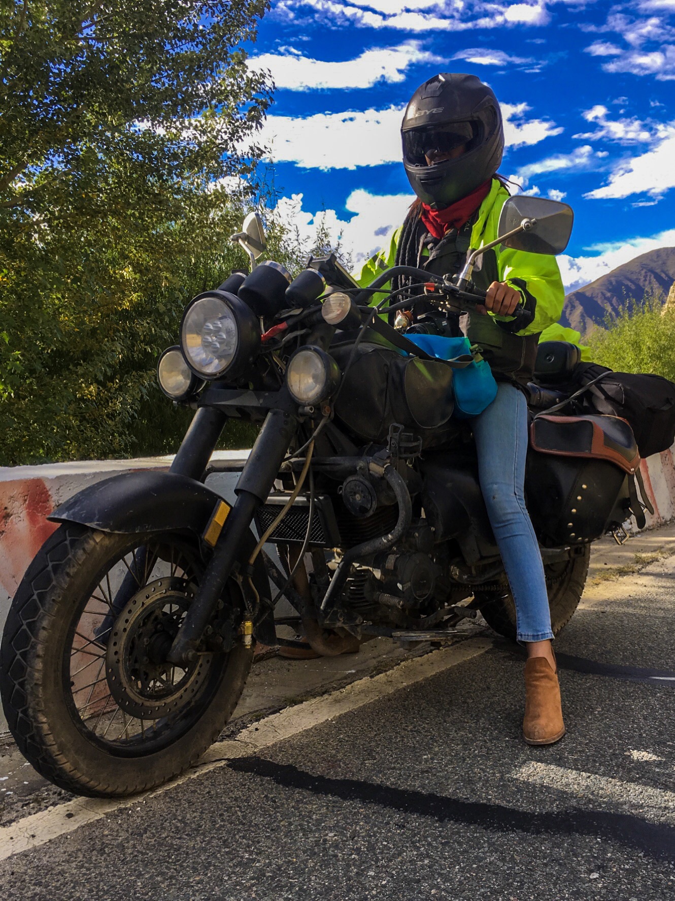 女骑士独身摩旅|八一