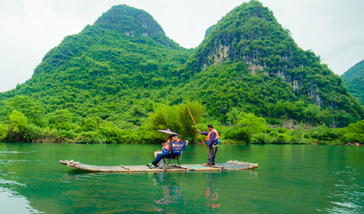 vip6人团广西桂林漓江阳朔2日游竹筏游遇龙河漓江船游世外桃源河畔